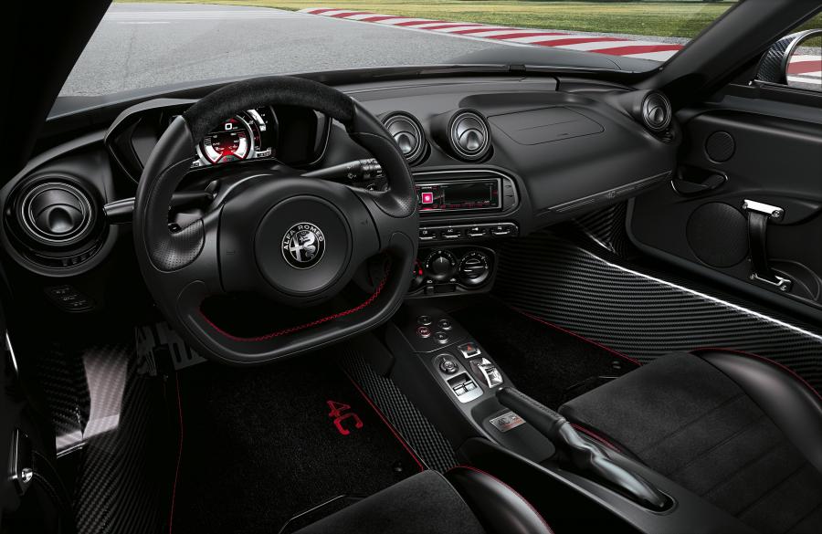 Торпедо Alfa Romeo 4C Competizione (960) 2018 года  (фото 4 из 4)